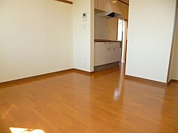 TKJハウスV 1階ワンルームのリビング/ダイニング