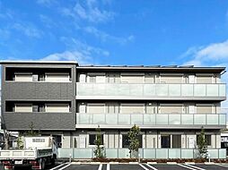 【南側外観】南側は敷地内駐車場で、日当たりを確保した重量鉄骨造の賃貸マンションです。