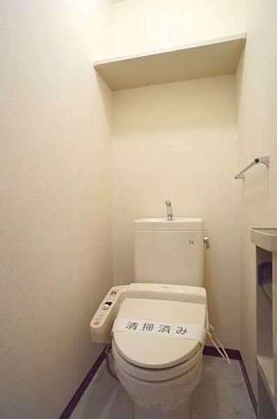 画像9:【トイレ・温水洗浄暖房便座】毎日使うものだからこそ、人に優しく、清潔な機能付便座です。
