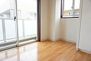 2面採光なので、明るく風通しのよい過ごしやすいお部屋です♪