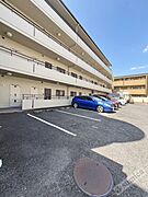 広々とした敷地内駐車場を完備しております♪♪