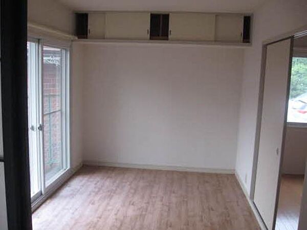 画像10:6．1畳の洋室には収納スペースがあります！