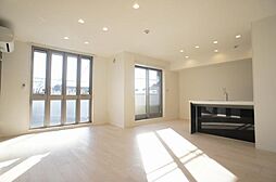 ■ＬＤＫ■ハイサッシを採用した開放感のあるリビングです♪嬉しいエアコン付きで入居時に持ち込み・購入頂く必要ございません。