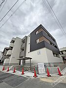 閑静な住宅街にオシャレな建物が映えます＾＾