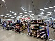 サンドラッグ 花野井店 717m