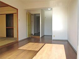 グランドール井上 402 4階3LDKのリビング/ダイニング