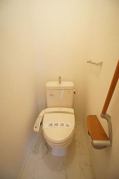 画像14:【トイレ】今や老若男女に必須アイテムの洗浄機能付暖房便座です！