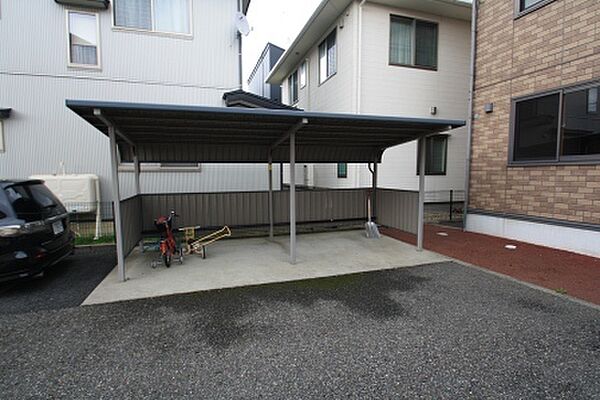 画像24:屋根付き専用駐輪場