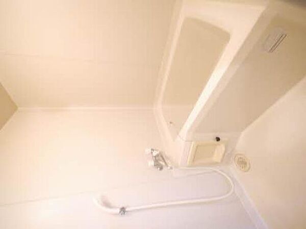 画像9:白を基調とした清潔感のある浴室♪