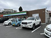ファミリーマート六ッ川西店 280m