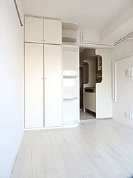 ピアニシオンブローニュクレスト 5階ワンルームのリビング/ダイニング