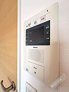 モニターホンで来訪者を確認できます♪