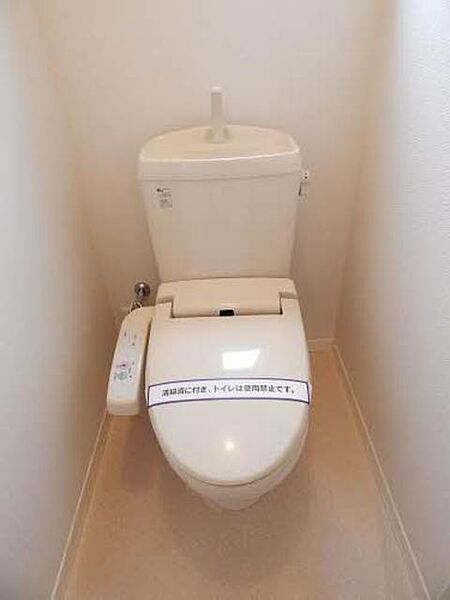 画像7:トイレがさらに快適に！暖房温水洗浄便座！