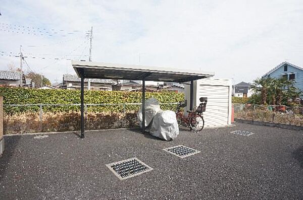画像13:敷地内屋根付き駐輪場完備