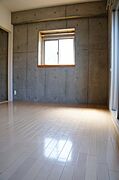 角部屋出窓あり。