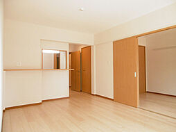 プレシャス 205 2階1LDKのリビング/ダイニング