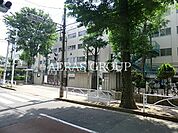 目黒区立東山中学校 707m