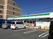 ファミリーマート 三園二丁目店 499m