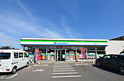 ファミリーマート郡山安積町笹川店 198m