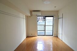 ステップ・ワン 1階1Kのリビング/ダイニング