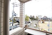バルコニーは東向きです。