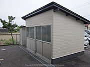 屋外に専用の物置があります。