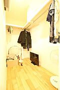 ＊2階8.25帖＊大容量のウォークインクローゼット付きです。たくさん収納ができるので、面倒な衣替えも不要です。