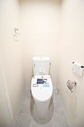 [トイレ] もちろんトイレも交換！温水洗浄機能付きで気持ちよくお使いいただけます