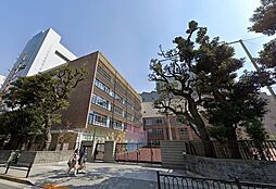 [周辺] 千代田区立麹町中学校 徒歩8分。 600m