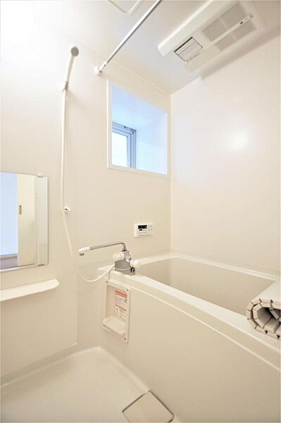 画像15:うれしい鏡付きのお風呂です。追焚機能も付いております。