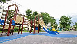 [周辺] 金町公園　528ｍ。大きなお庭のような感覚で、その足で公園まで。お子様との運動で軽く汗を流すのはいかがでしょうか