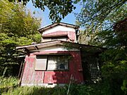 遠賀郡岡垣町野間３-3-7の場所です。木造の建物が2戸建っています。