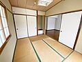 リビング横の和...