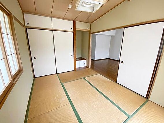 リビング横の和...