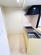 キッチン周りは広く快適に過ごせます。