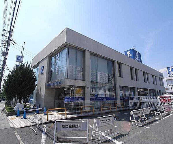 画像8:京都信用金庫 北伏見支店まで32m 最寄り駅は伏見駅。イズミヤの横です。