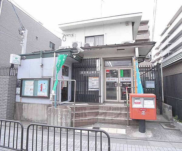 画像30:伏見桃山郵便局まで300m ＪＲ桃山駅からすぐの郵便局。大手筋商店街から真っ直ぐ歩くと着きます。