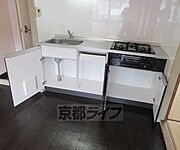 キッチン下の収納スペースも充実しています