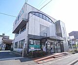 ＪＡ京都中央 洛南支店まで62m 国道1号線から少し入った立地です。目の前はコンビニです。