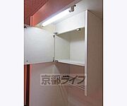 キッチン上の収納も充実しています
