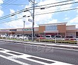 フレンドマート 伊勢田店まで172m 広々駐車場完備のスーパーです。
