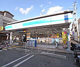 ローソン千本一条店まで29m 街中では珍しいガレージ付のローソンです。立ち寄りやすいですね～
