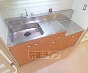 広いシンクでお料理しやすいキッチンです。
