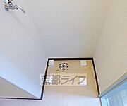 洗濯機が置けます。