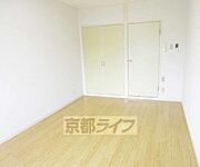 白が基調のシンプルなお部屋です・