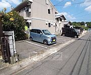 目の前が敷地内ガレージとなります。