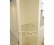 キッチン横の収納スペース