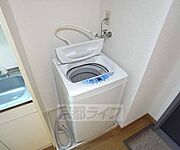 備え付きの洗濯機です。