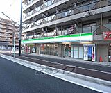 ファミリーマート深草竜大前店まで60m