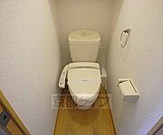 嬉しいウォシュレット付きです。